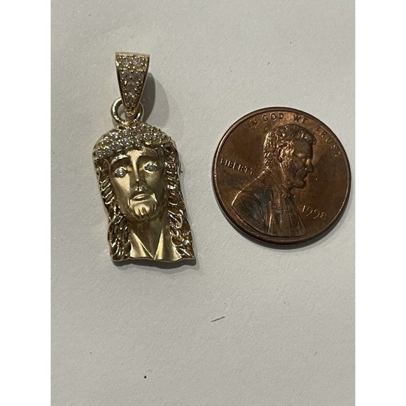 New Solid  14k Gold Sculpted Christ Head with Crown of Diamonds and diamond bail - Picture 4 of 9